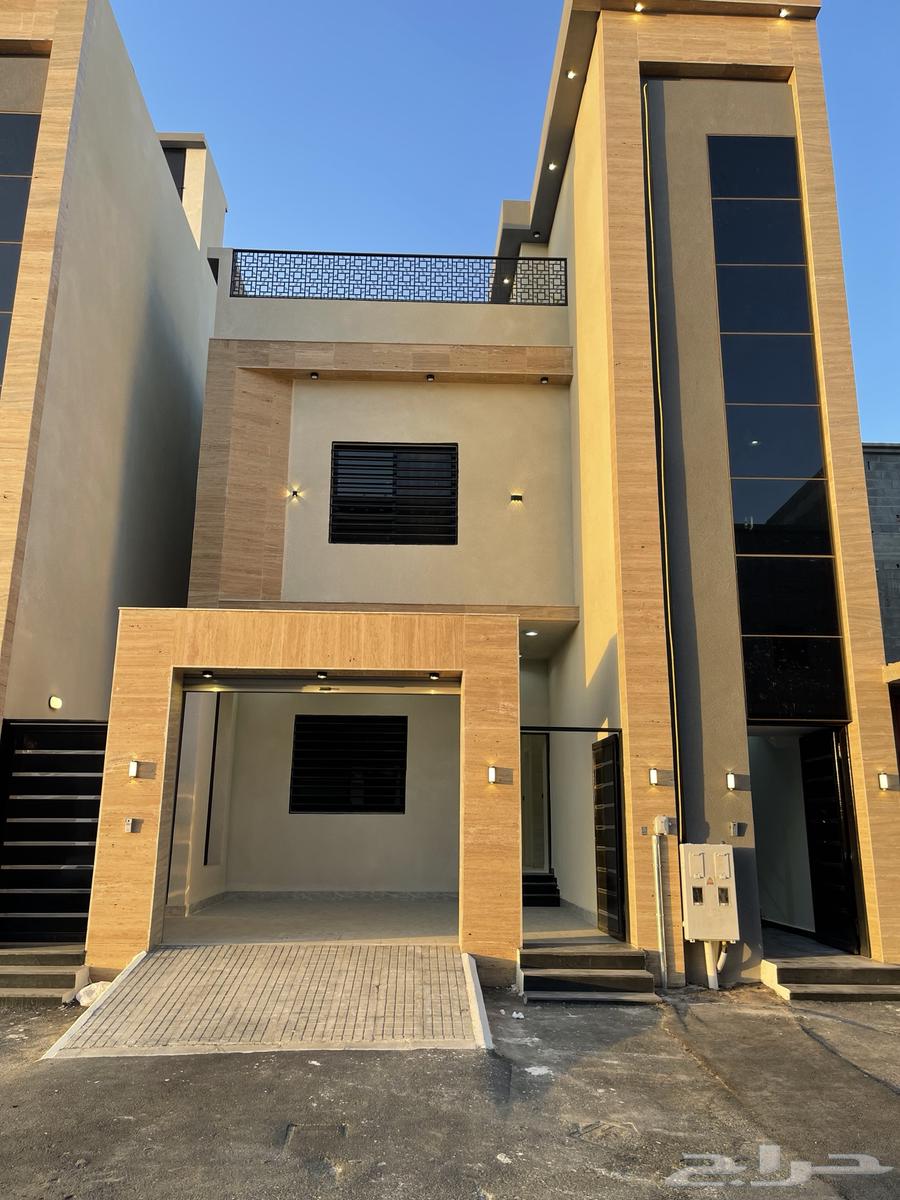 للبيع روف علوي مع ملحق درج خارجي فقط شمال الخمس64534275139329112