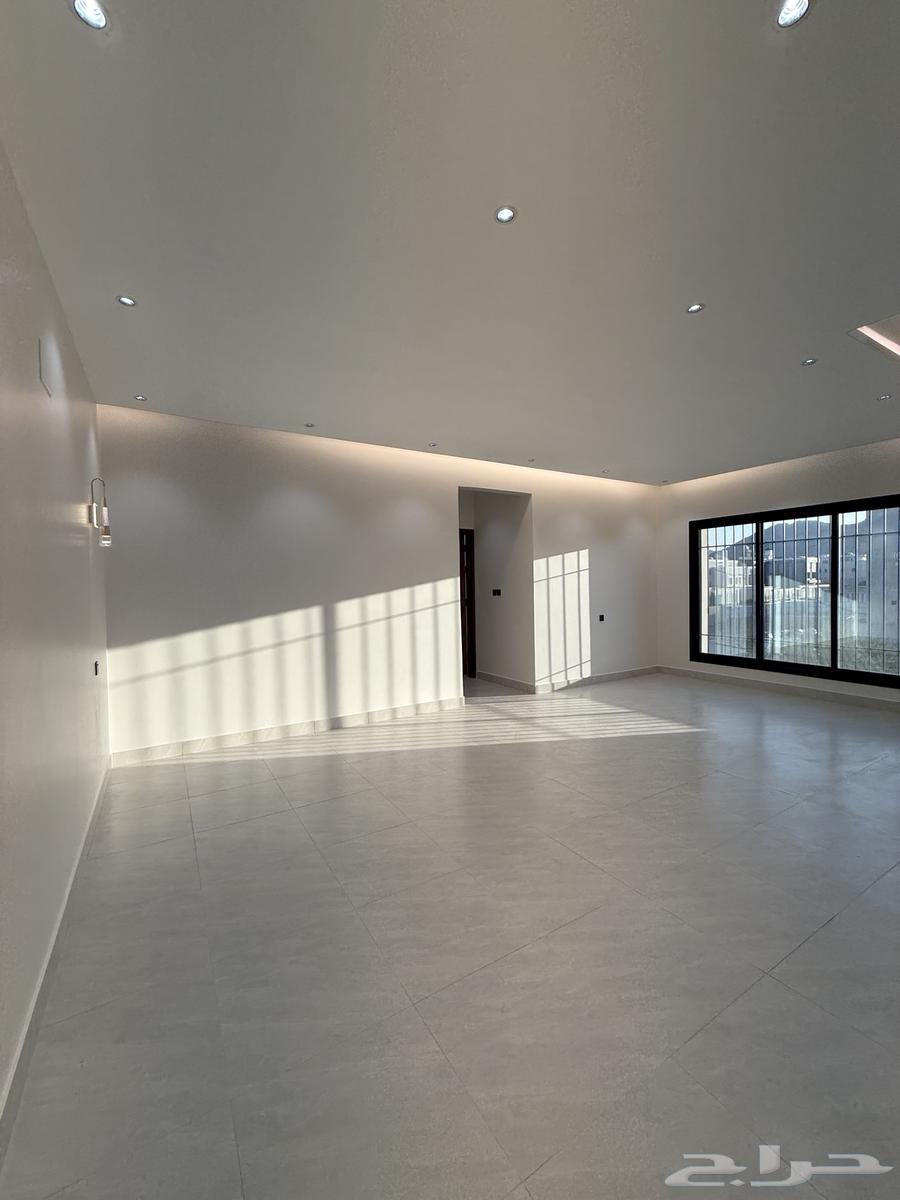 للبيع روف بمساحة كبيرة بجانب مسجد وجميع الخدمات سعر 700الف64525004468355111