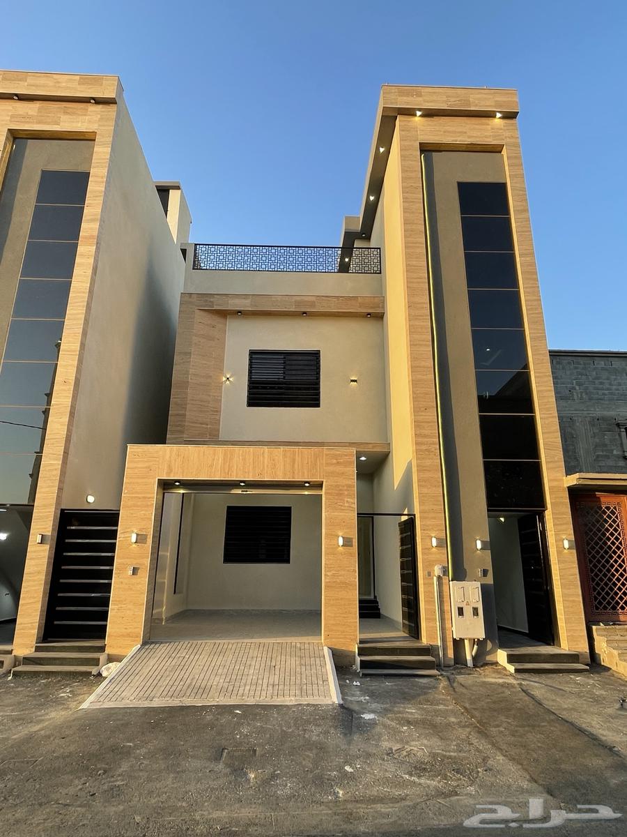 للبيع روف علوي مع ملحق درج خارجي فقط شمال الخمس64534275139329110