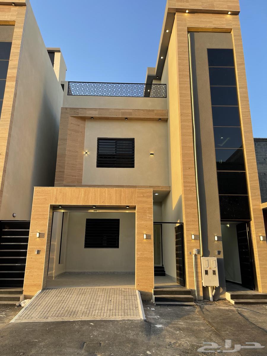 للبيع روف علوي مع ملحق درج خارجي فقط شمال الخمس64534275139329111