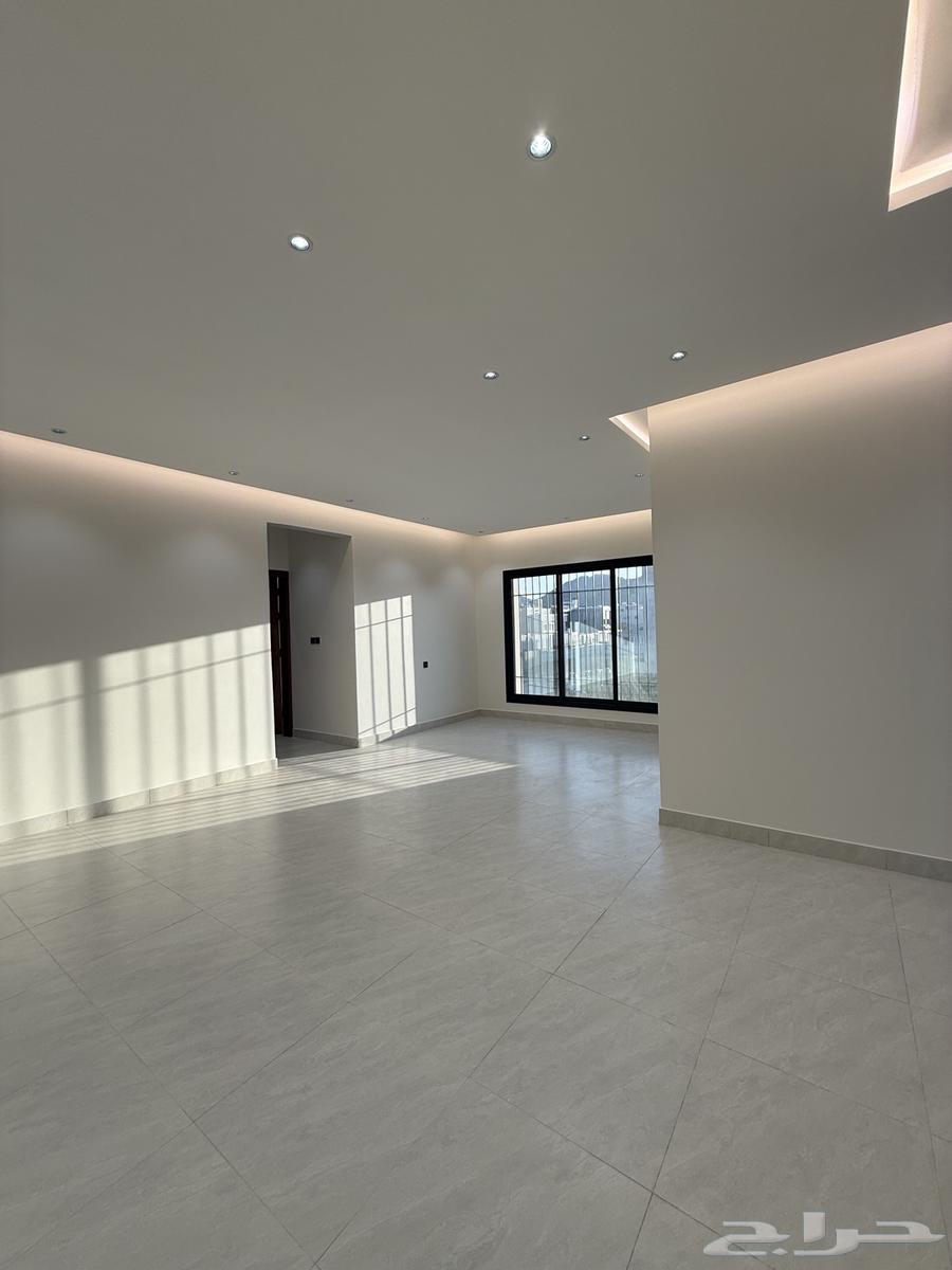 للبيع روف بمساحة كبيرة بجانب مسجد وجميع الخدمات سعر 700الف64525004468355110