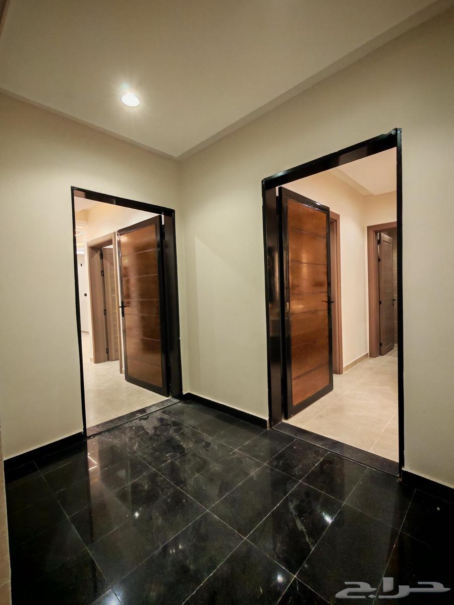 للبيع بحي الإسكان شقق علويه من550 الف تشطيب vip سطح خاص مصعد64525019991683113