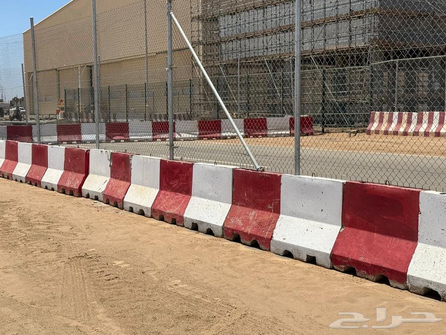 Concrete barriers and security fencing for sale, 2500m with excellent specifications64534358824067110