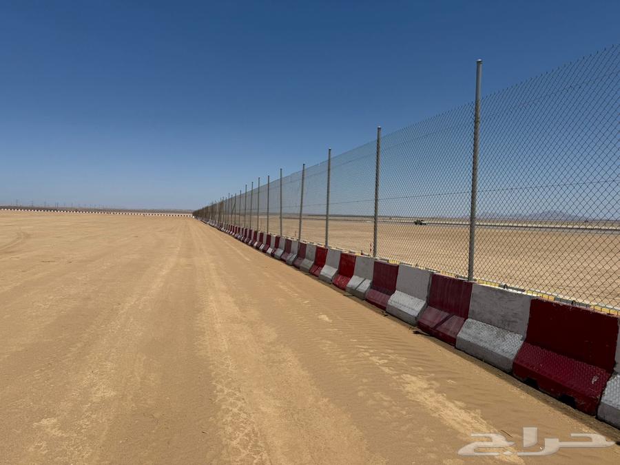 Concrete barriers and security fencing for sale, 2500m with excellent specifications64534358824067113