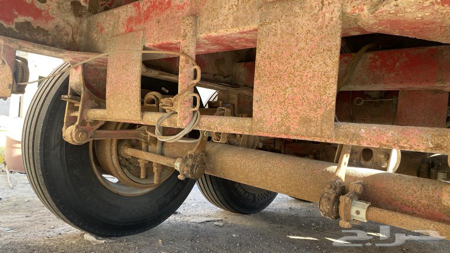 سطحه ساف ثلاث محاور عليها حديد مبزر وكفرات جديده64534504259459112