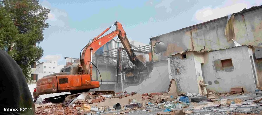Demolition, leveling, excavation, breaking, and loading of all waste materials64525051798275110