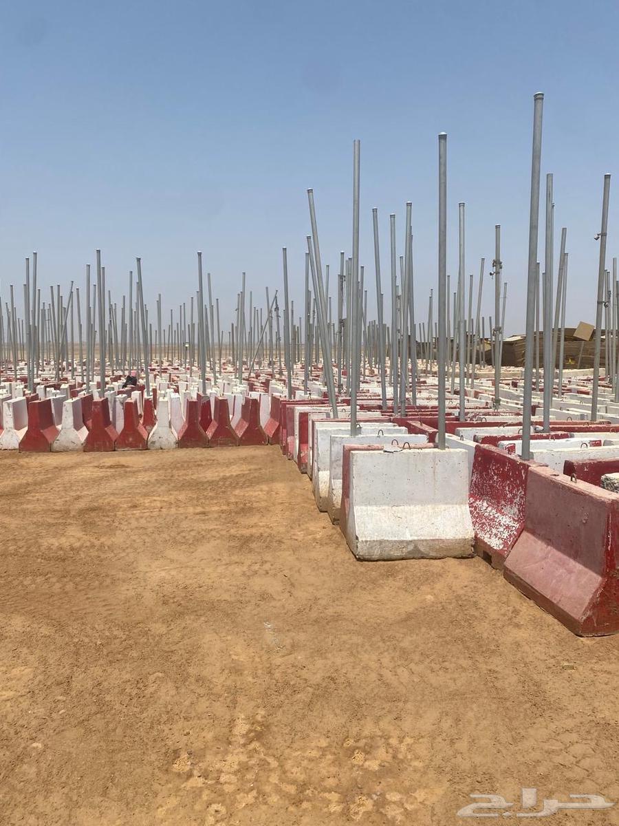 Concrete barriers and security fencing for sale, 2500m with excellent specifications64534358824067111