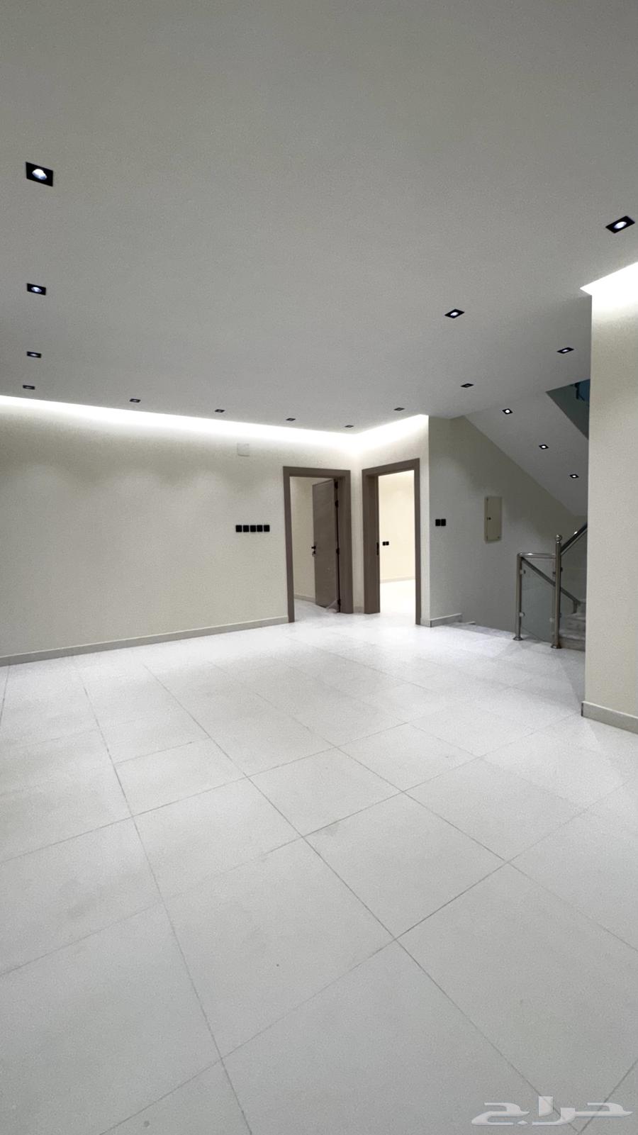 للبيع فيله بناء شخصي على شارعين حي الملك فهد64534340411650111