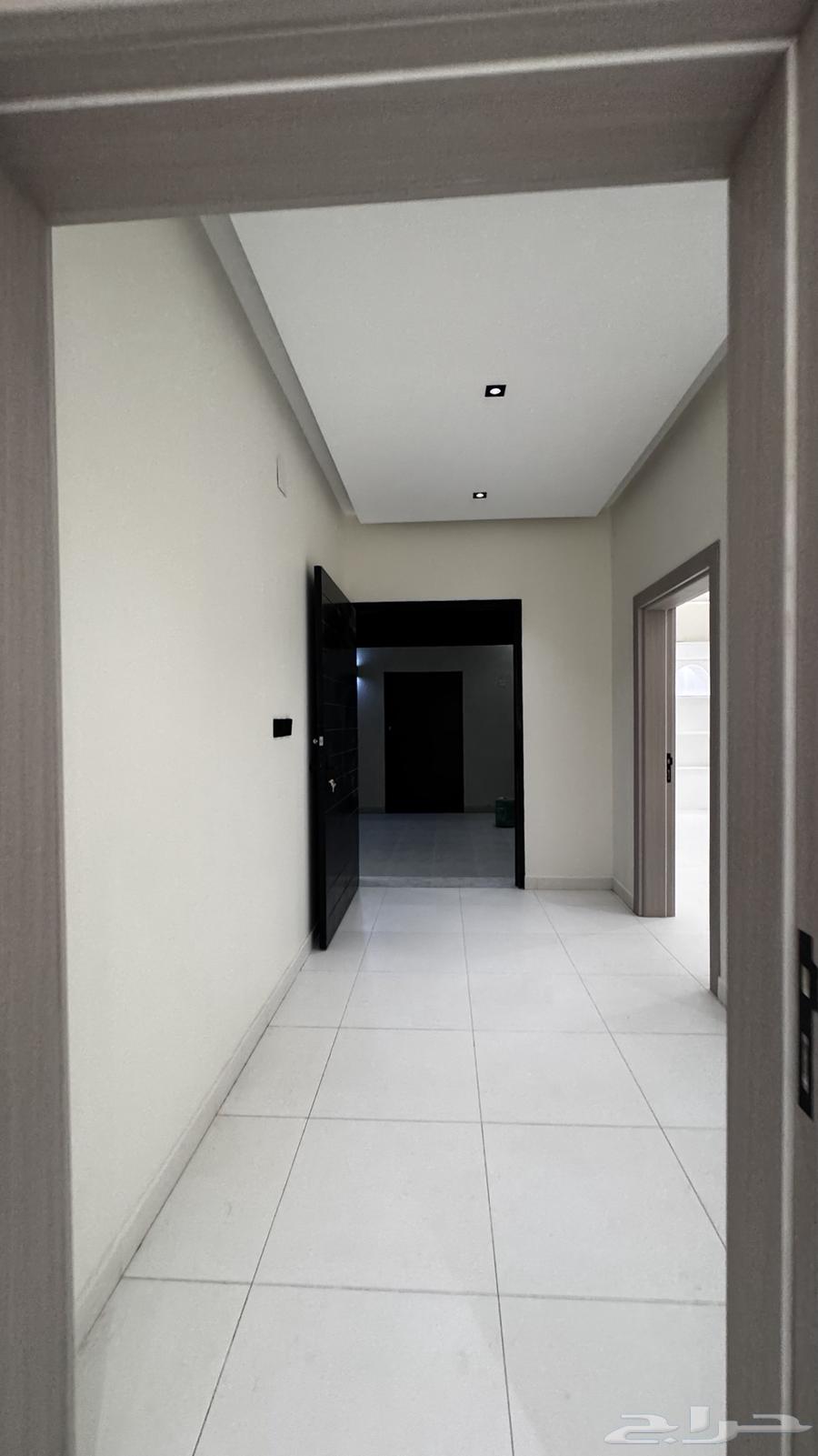 للبيع فيله بناء شخصي على شارعين حي الملك فهد64534340411650113