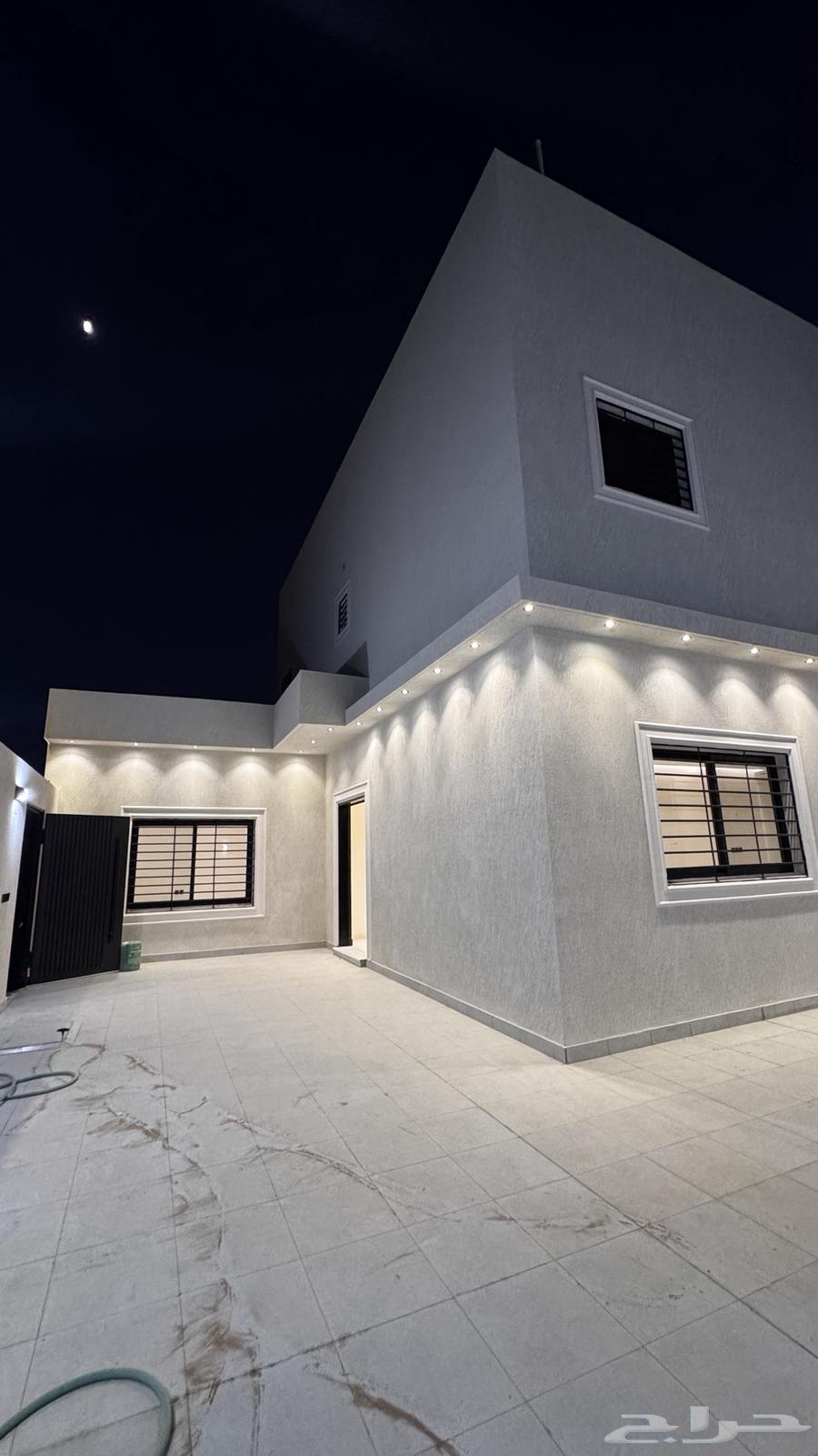 للبيع فيله بناء شخصي على شارعين حي الملك فهد64534340411650110