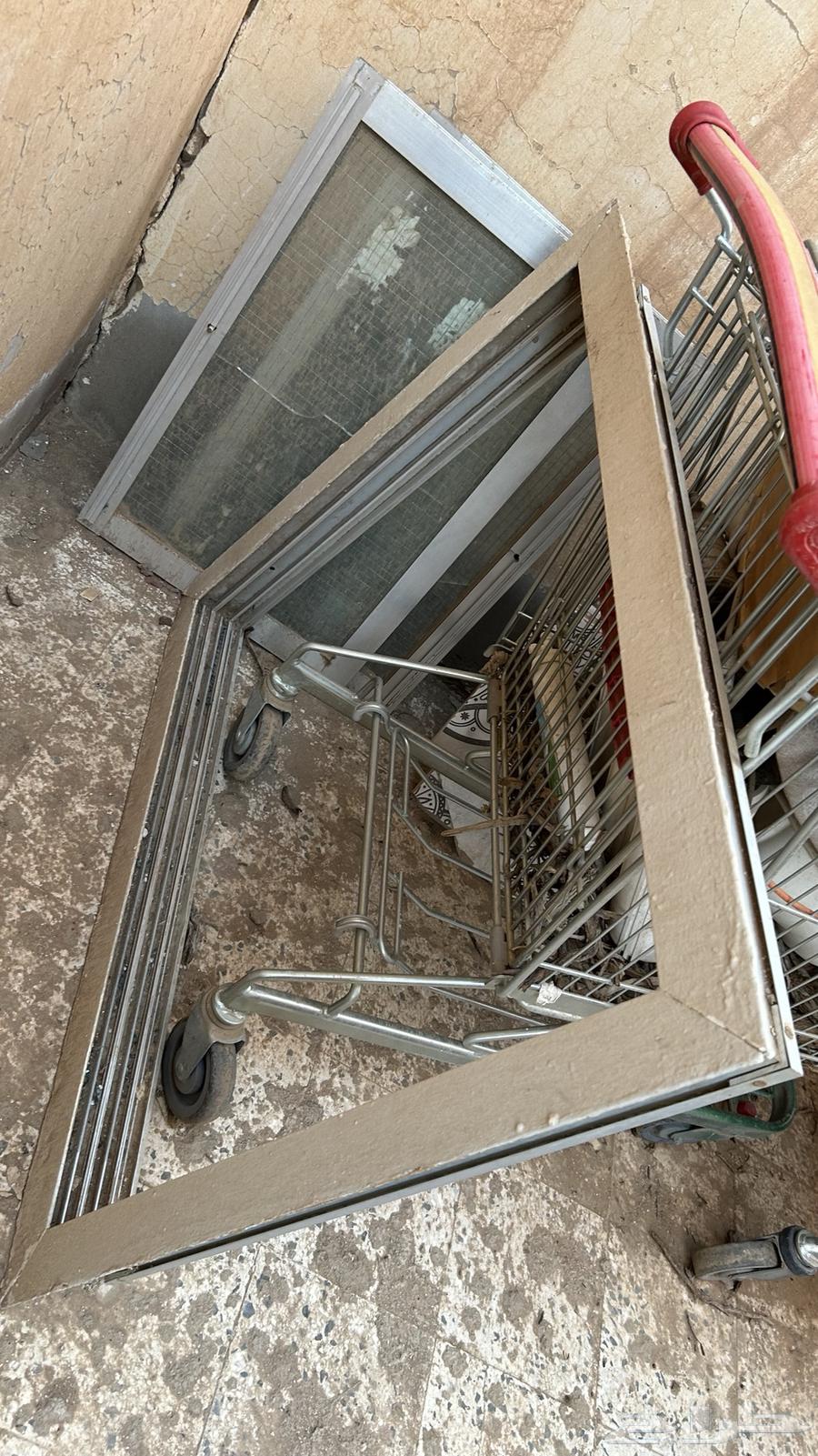 Iron window, storage boxes64538867569282112