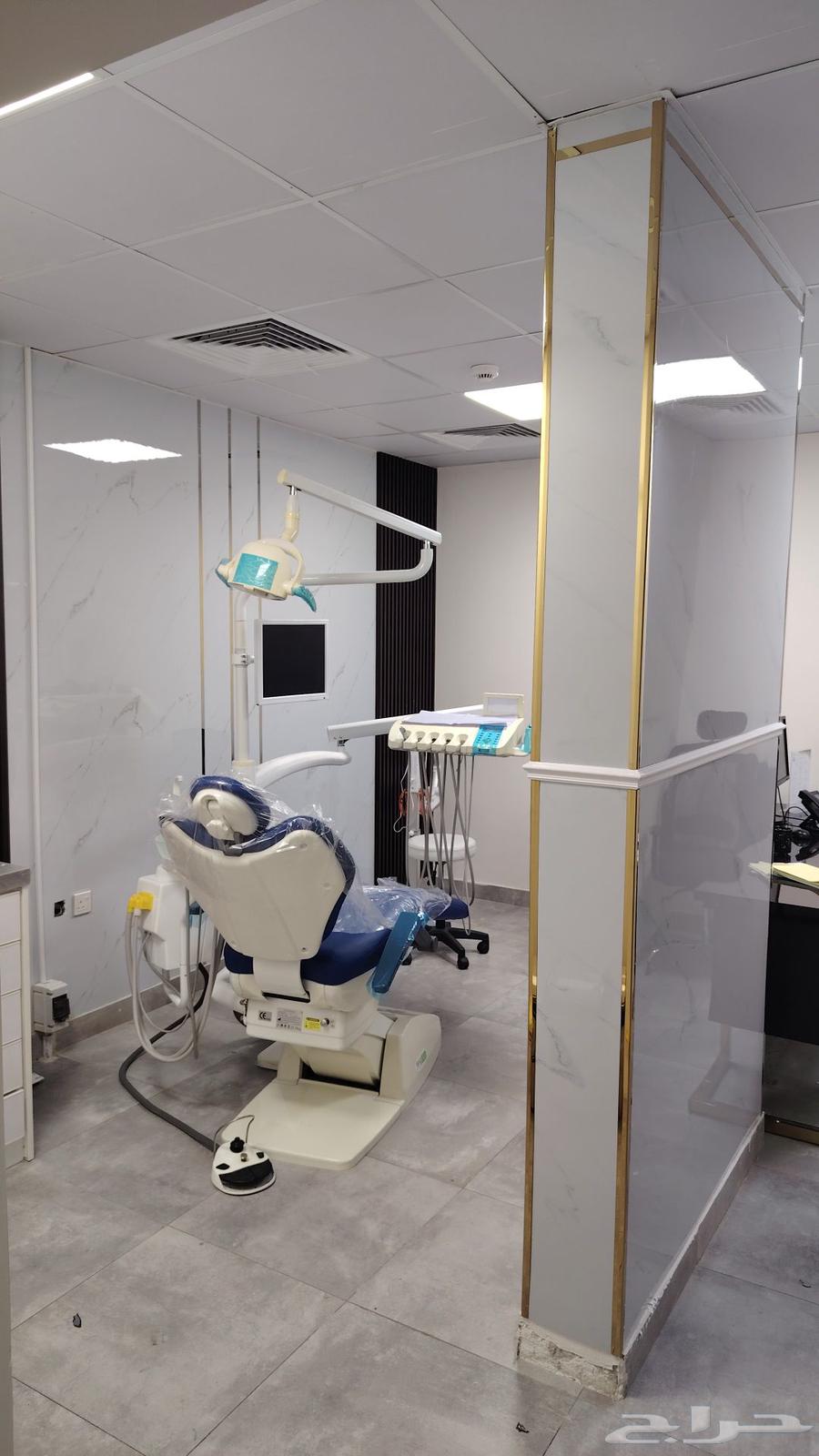 Wood alternative installation with marble alternative, stainless foam, and stone alternative64538889288963110