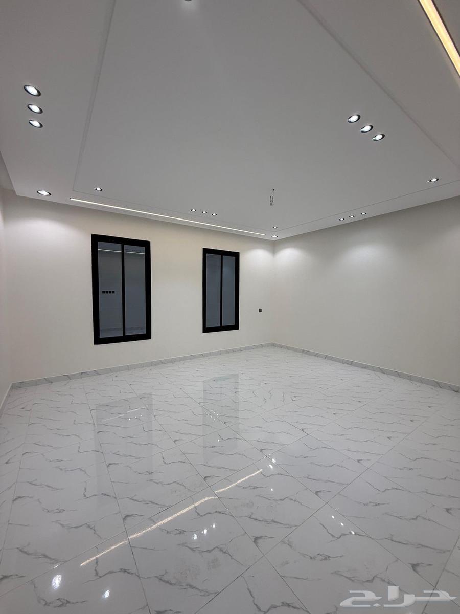 للبيع روف علوي مع ملحق بمدخل سيارة تشطيبات فاخره بسعر 650الف64538721525891113