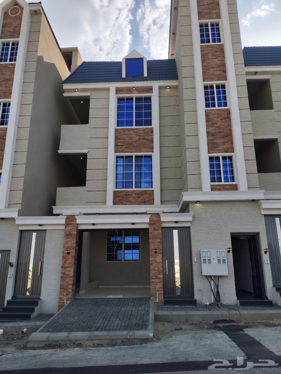 للبيع شقق تمليك علوي مع سطح مصعد راكب حي المعارض السعر 52064545474428931112