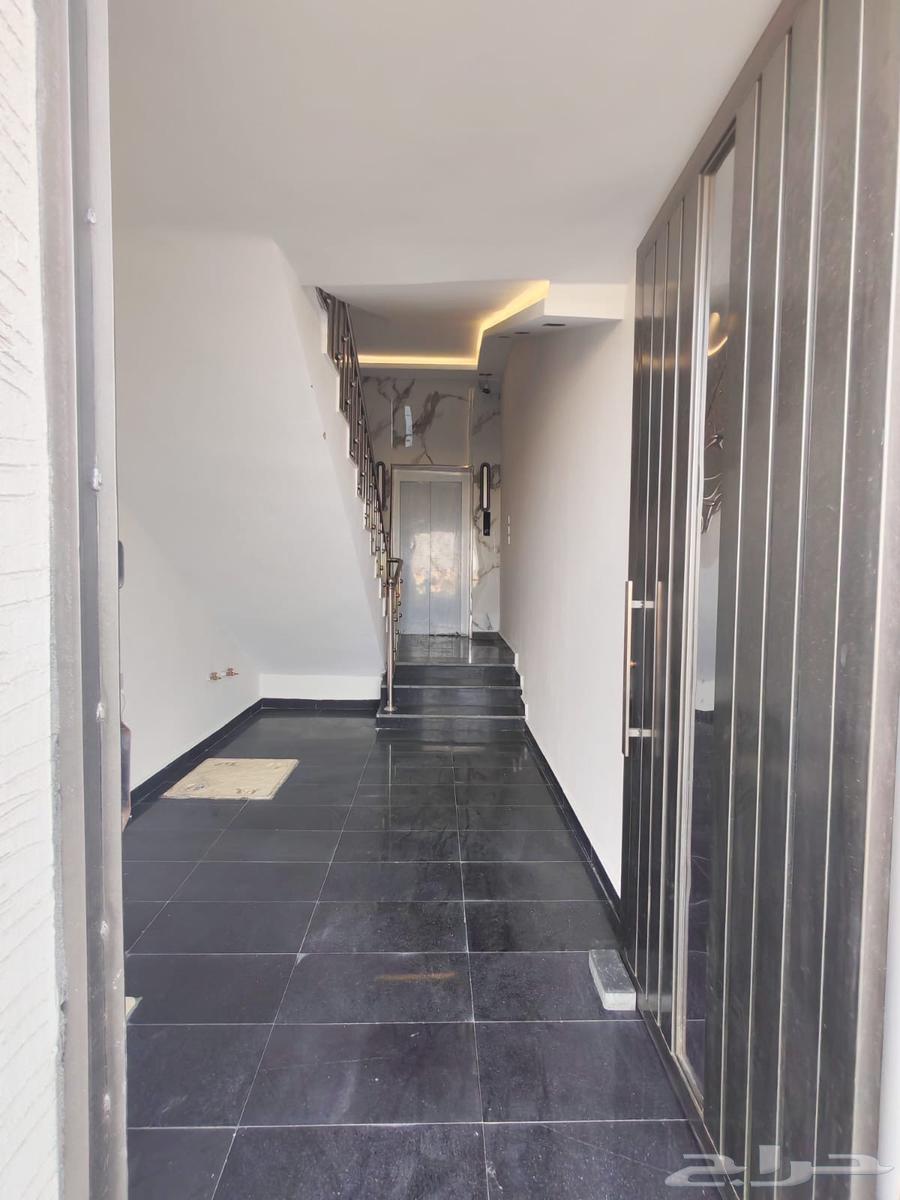 للبيع شقق تمليك علوي مع سطح مصعد راكب حي المعارض السعر 52064545474428931114