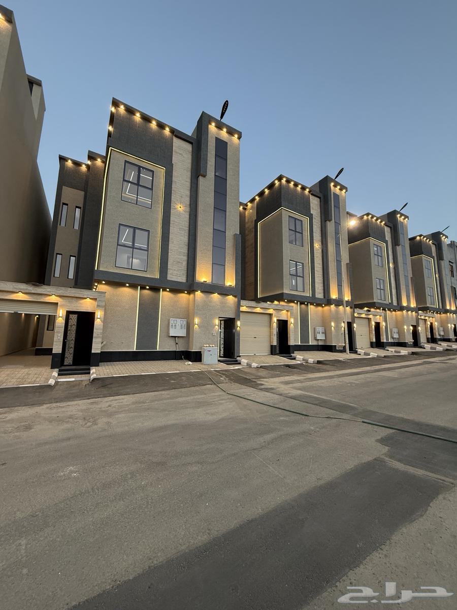 للبيع دور أرضي بحوش وشقق علويه حي الضيافه طريق ابها الخميس64538657913345110