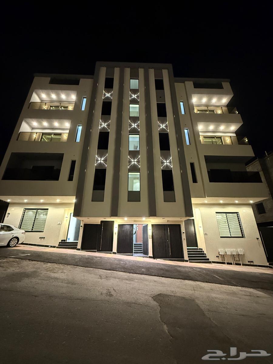 للبيع شقق علويه بدرج داخلي لسطح ابها حطين مقابل كبري المطار64538688978561111