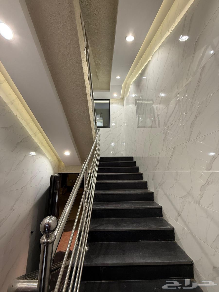 للبيع شقق علويه بدرج داخلي لسطح ابها حطين مقابل كبري المطار64538688978561114