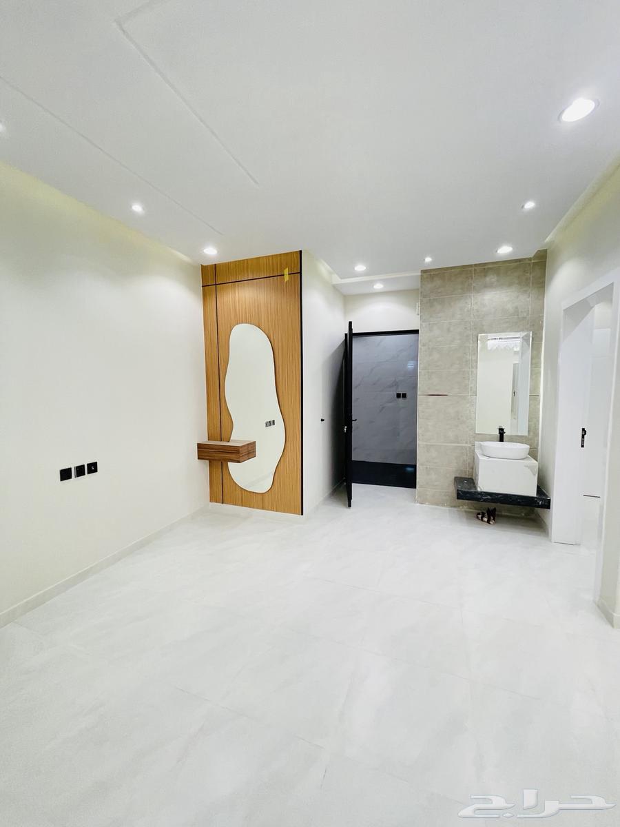 للبيع شقق تمليك علوي مع سطح أبها مقابل كبري المطار 520الف64538657840386113