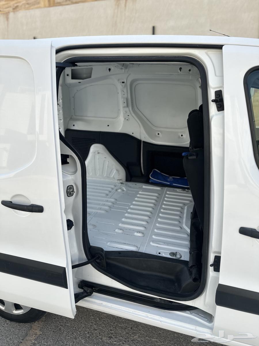 Van for transporting and delivering goods within and outside Riyadh64538889281283111