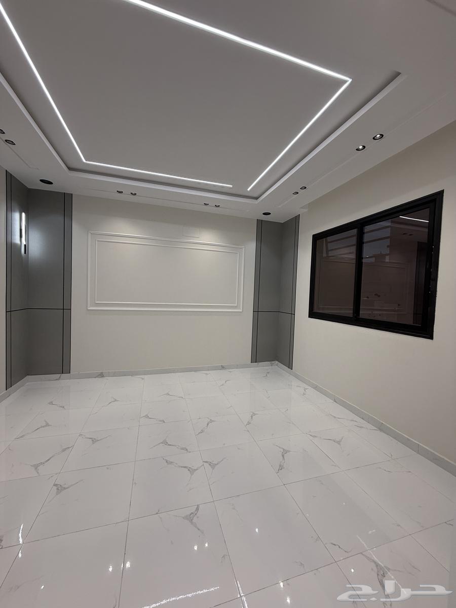 للبيع دور أرضي بحوش وشقق علويه حي الضيافه طريق ابها الخميس64538657913345114