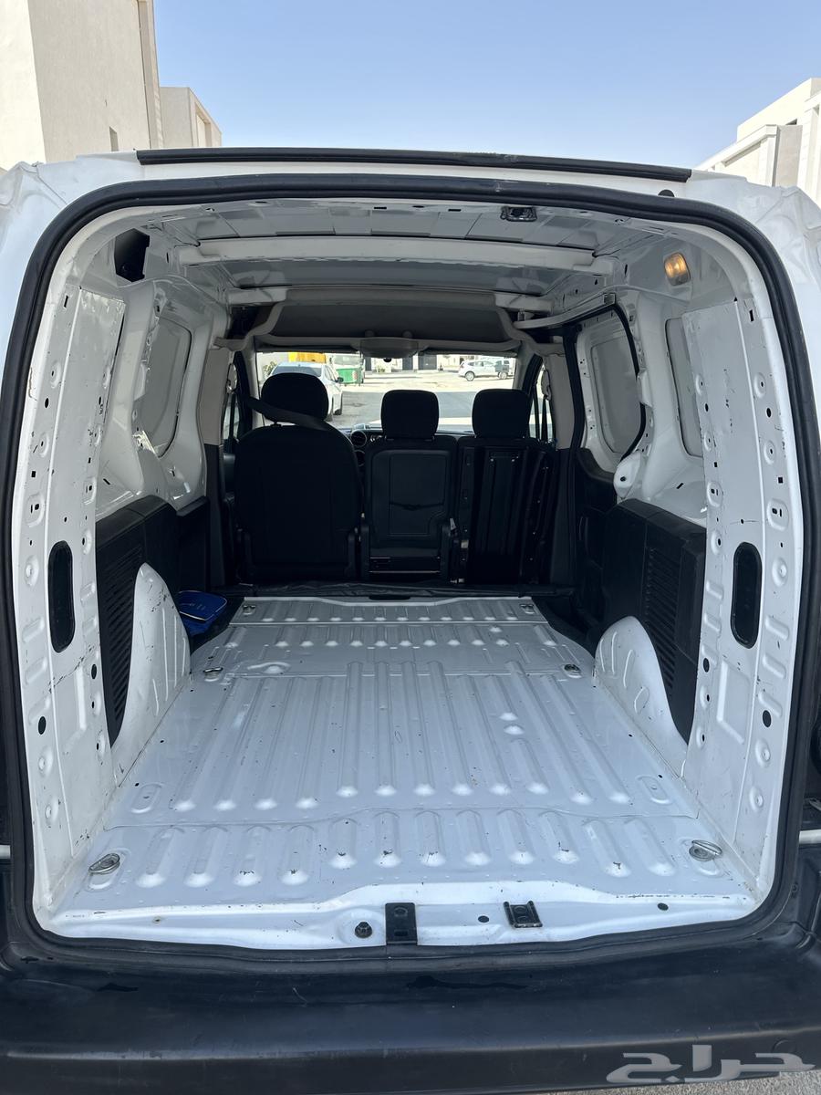 Van for transporting and delivering goods within and outside Riyadh64538889281283110