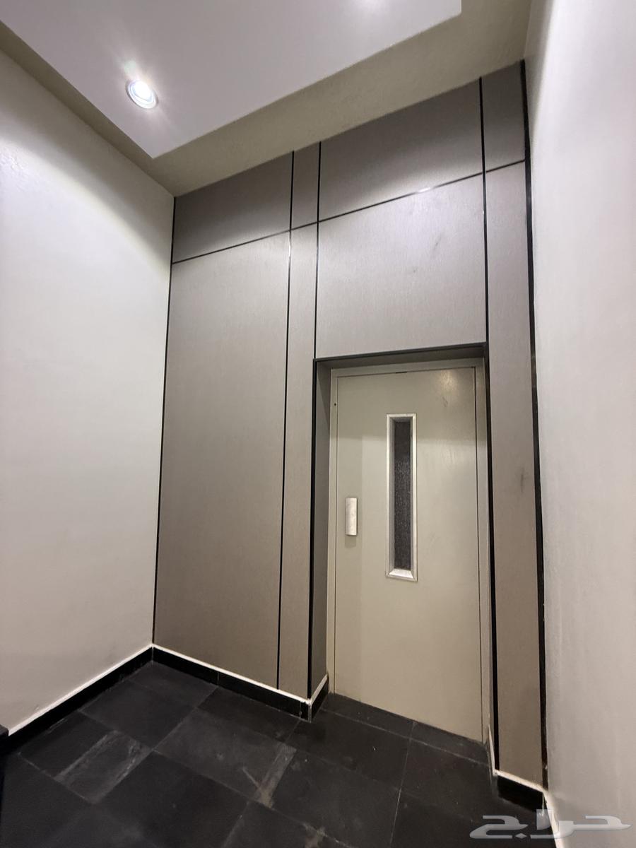 Top floor apartment for sale with internal and external staircase in the upscale neighborhood of Khamis Mushait64538673743233113