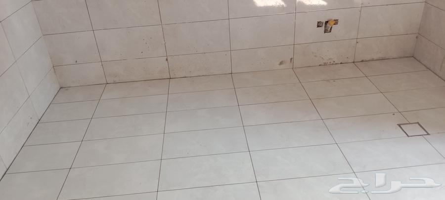 Tile worker64545538963586110