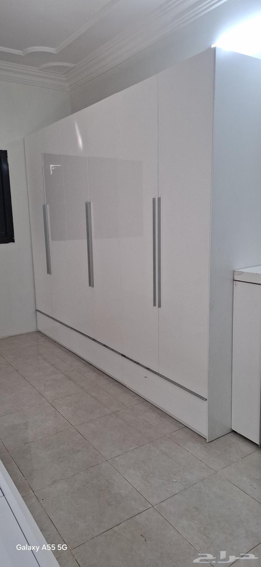 نجار تركيب وصيانة غرف النوم والستائر بالمدينة المنورة64538674649601110