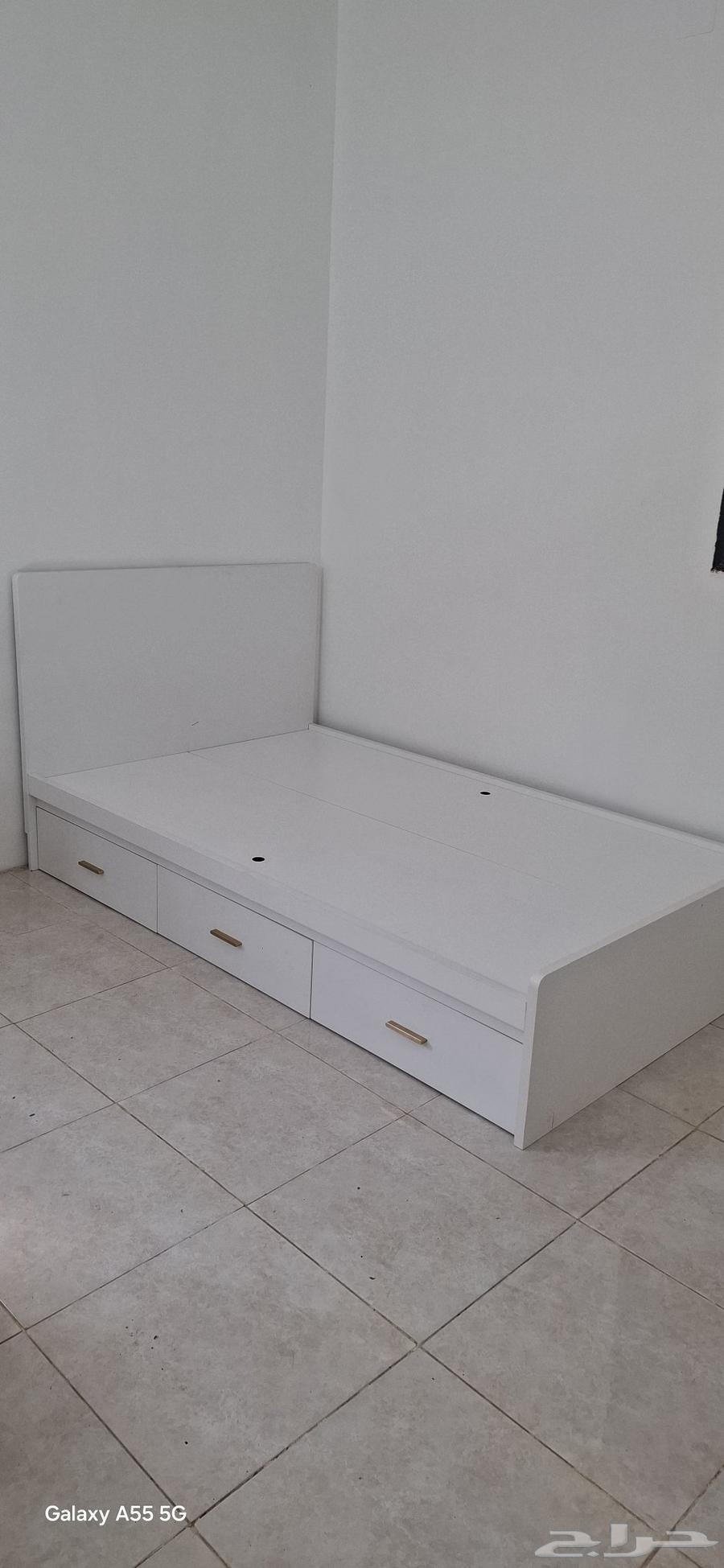 نجار تركيب وصيانة غرف النوم والستائر بالمدينة المنورة64538674649601111