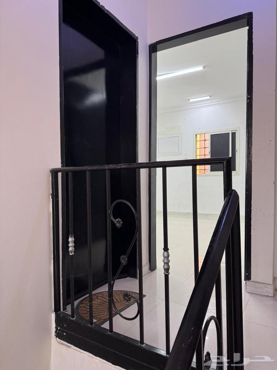 للايجار شقه غرفتين وصاله ومطبخ ودورة مياه 2500 شامل كهرب64538705193857110