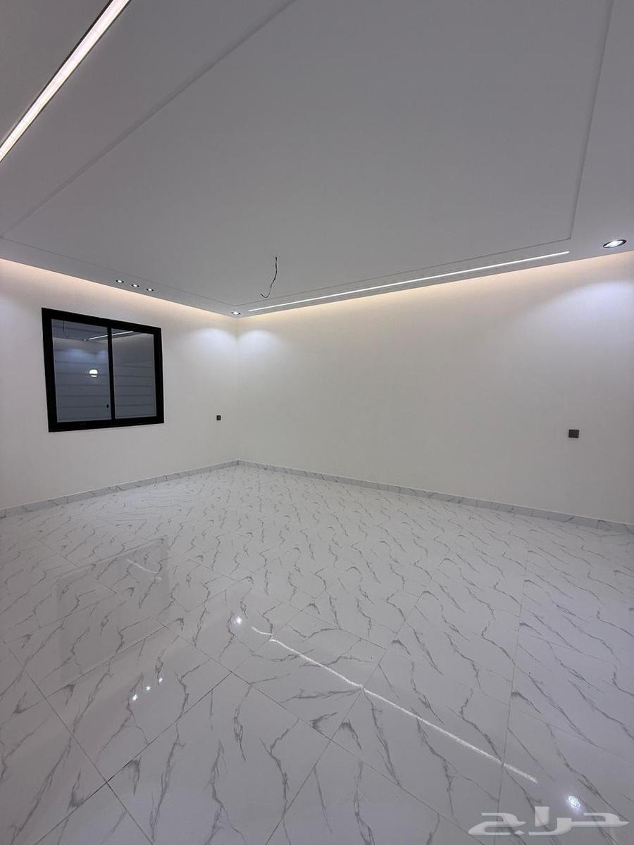 للبيع روف علوي مع ملحق بمدخل سيارة تشطيبات فاخره بسعر 650الف64538721525891114