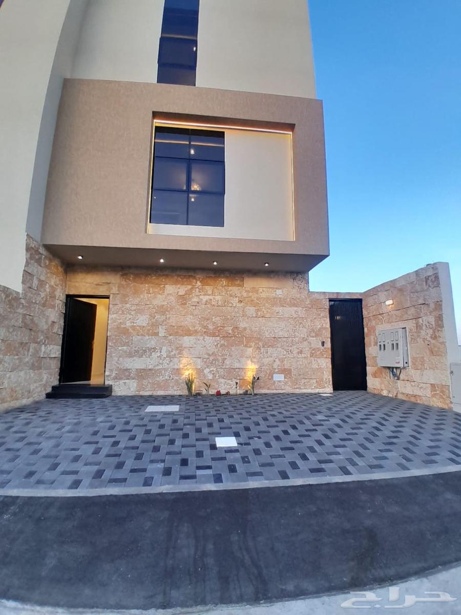 للبيع شقه دور ارضي تمليك تشطيبات فاخره بسعر 550الف بالمحاله64538688744579112