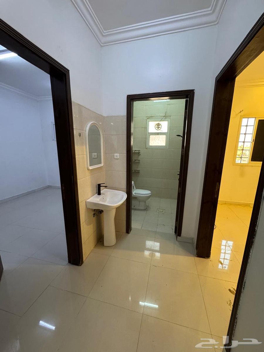 للايجار شقه غرفتين وصاله ومطبخ ودورة مياه 2500 شامل كهرب64538705193857114