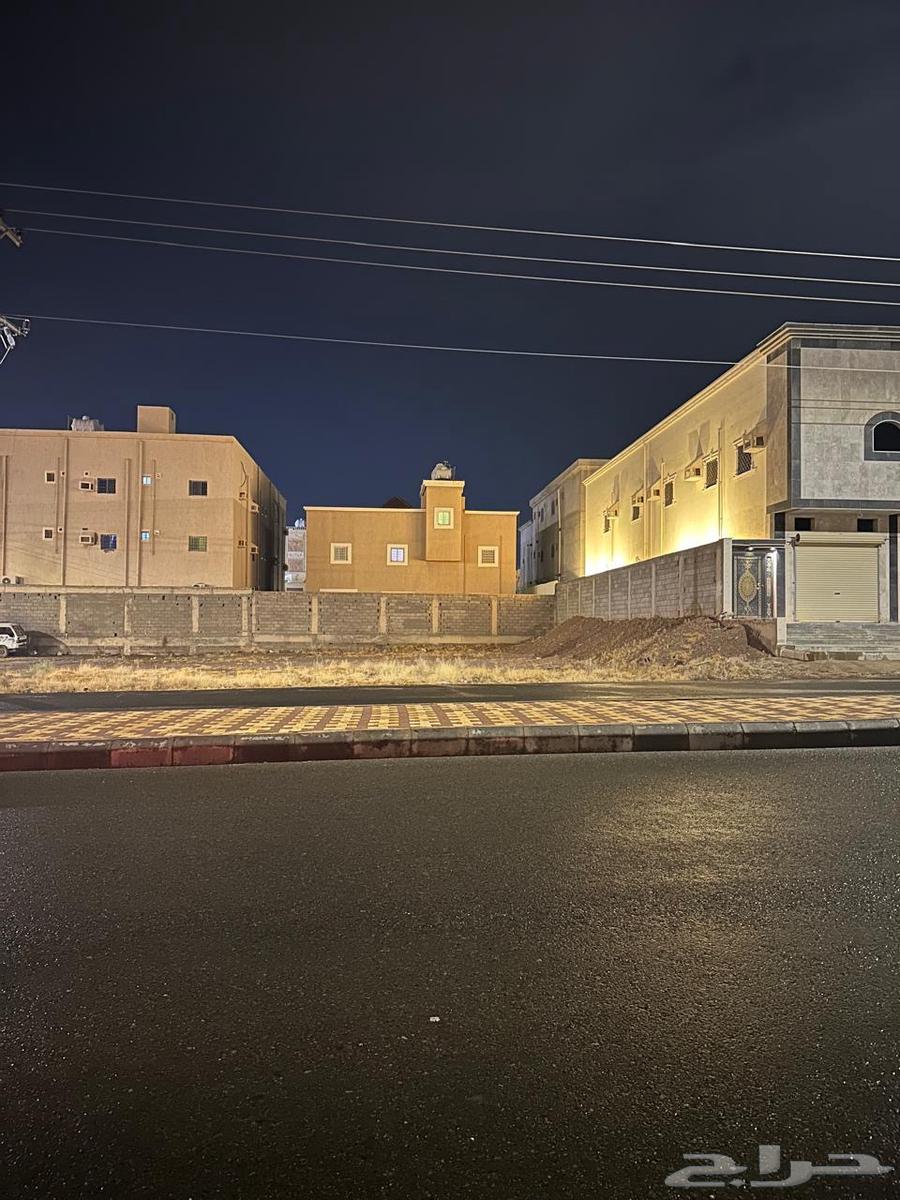 ارض تجارية مميزة بالحناكية قريب شارع السبعين64538658317827110