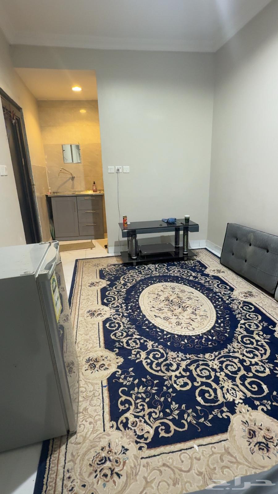 غرفة مفروشه مع دورة مياه64550443361411111