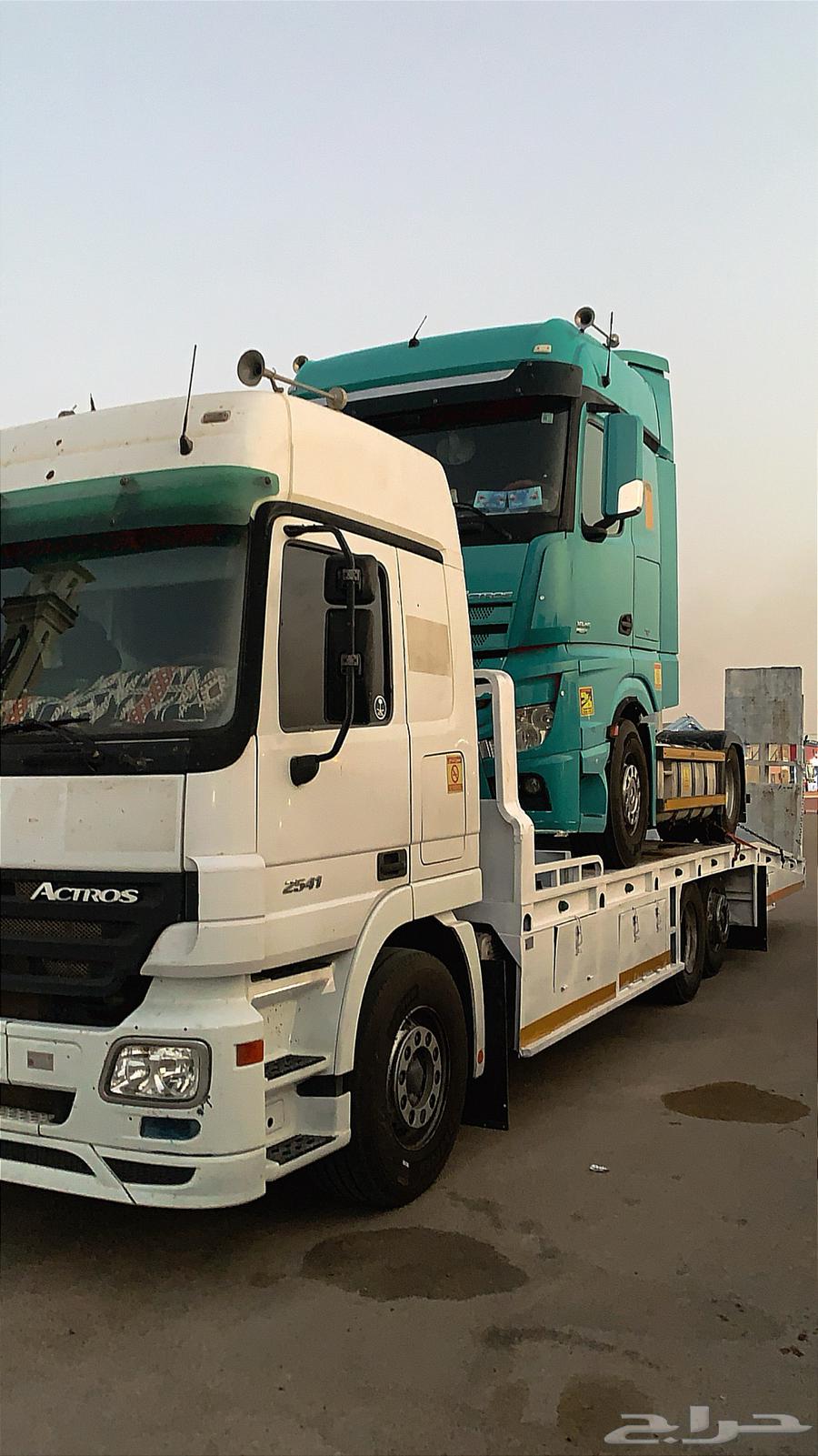 Lubed flatbed with Mack towing hook64550558723969110