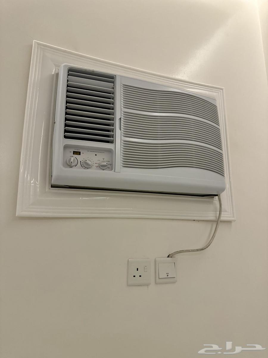 يوجد 2 مكيفات شباك مستخدمه للبيع64550444371714111