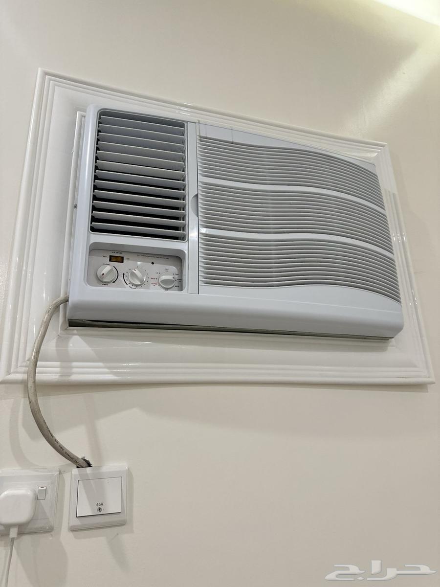 يوجد 2 مكيفات شباك مستخدمه للبيع64550444371714110