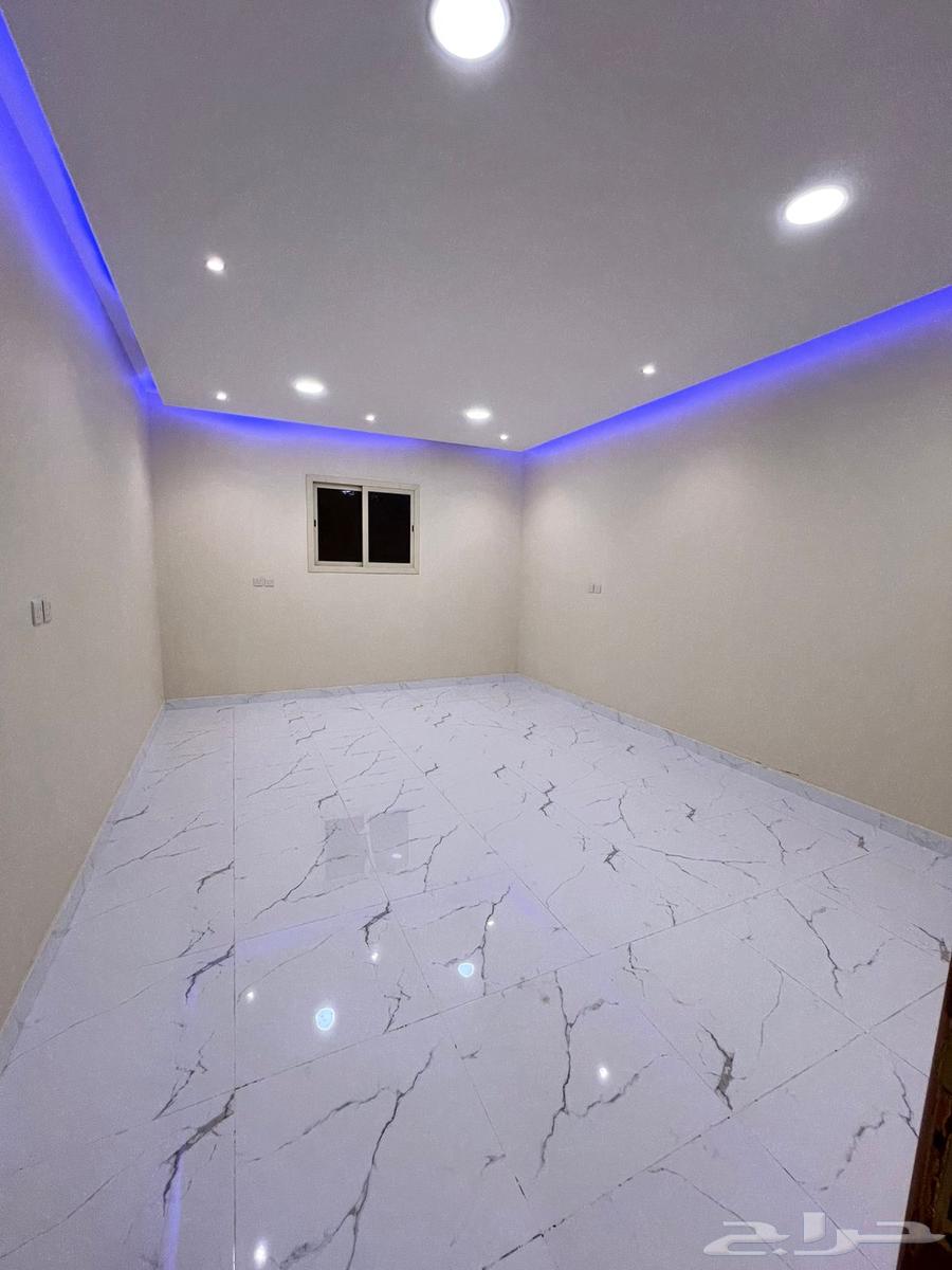 للإيجار شقة عوايل جديدة مستقله بالهفوف64550361080450110