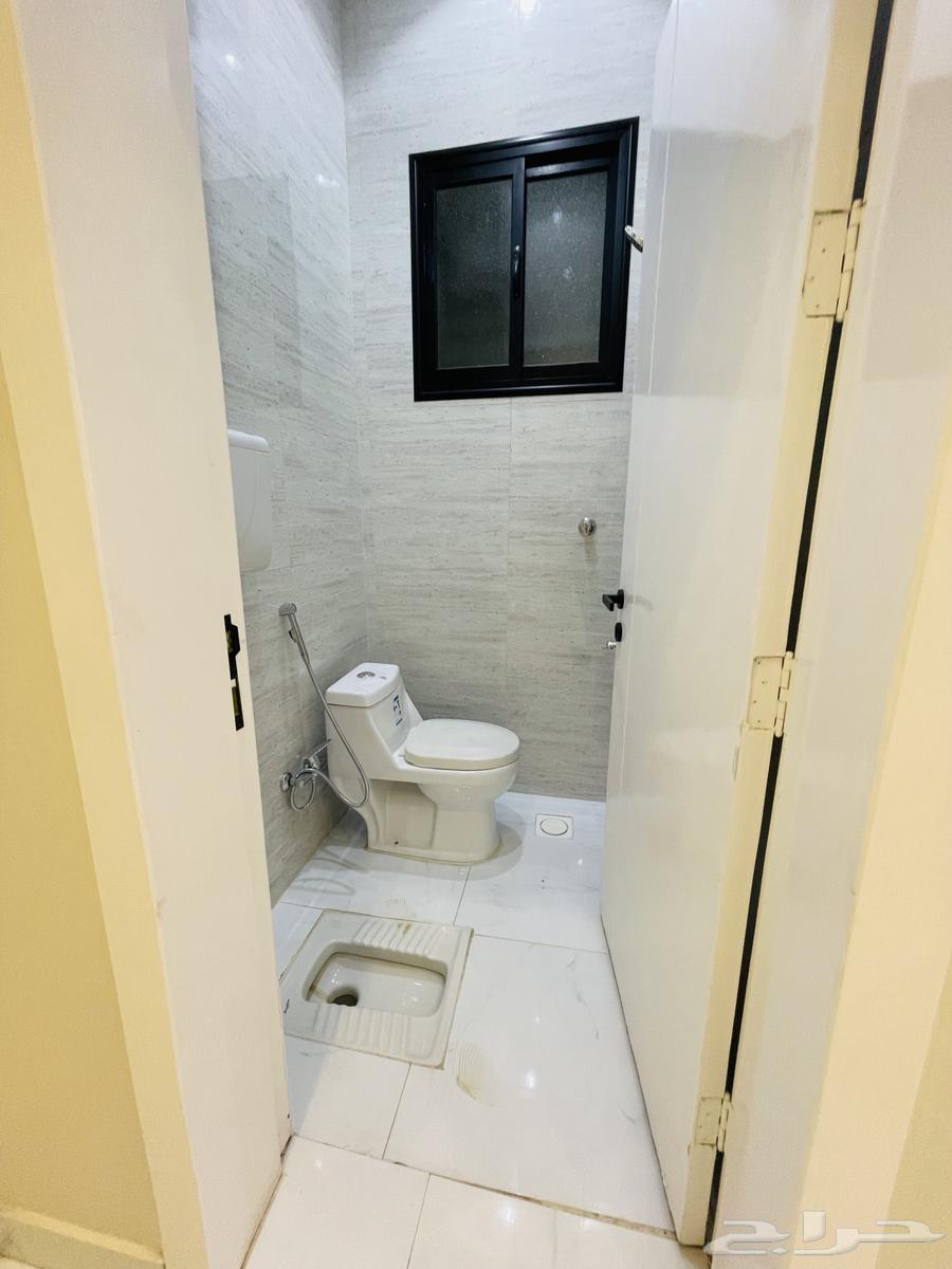 للبيع ادوار ارضي بحوش مدخل سيارة من 550 الف شمال الخميس64550393697409114