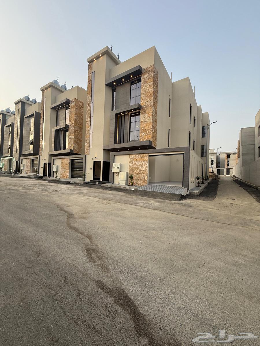 للبيع شقق ارضيه ببايكة سيارة وشقق علويه بسطح ابها حي الزهور64545507116929112