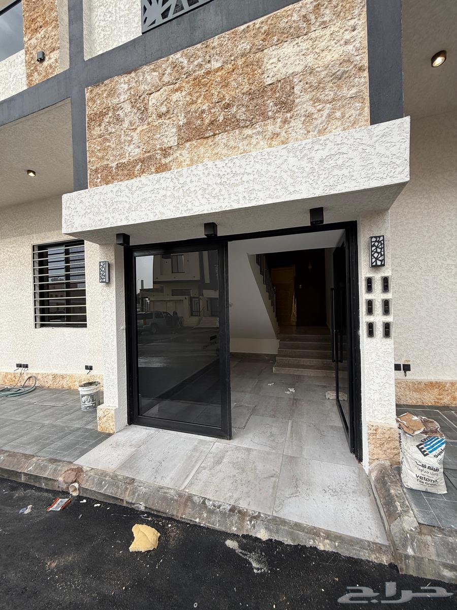 للبيع شقه علويه بمصعد جاهز وسطح خاص ف ابها حي البديع64550410381314112