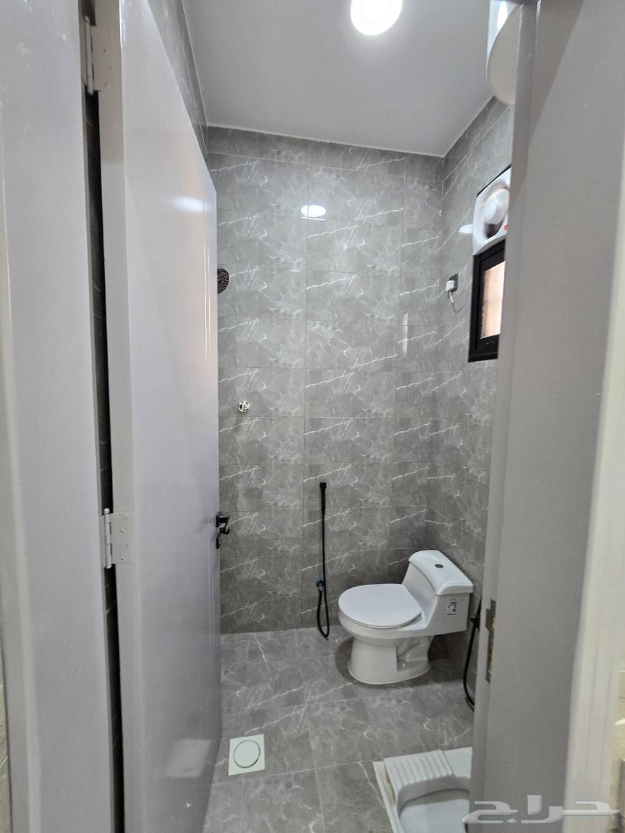 للبيع روف علوى وشقه ارضى بحوش ومدخل سياره64550393947009114