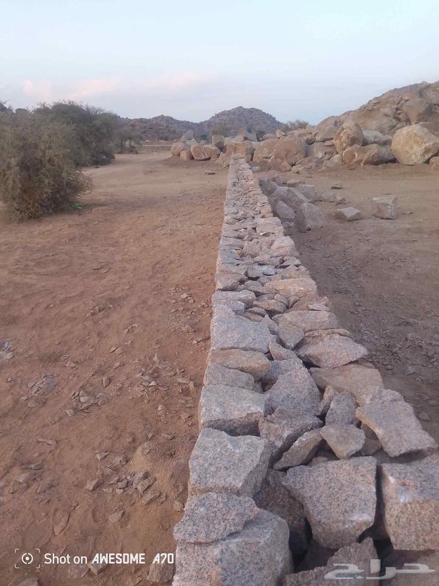 Stone mason and wall breaker and stone builder64550558642049110