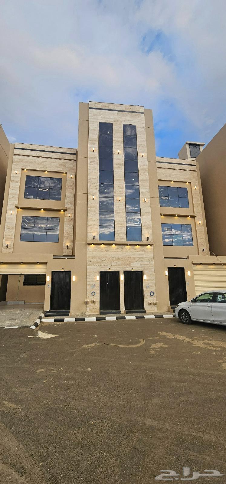 للبيع شقه 6 غرف مع سطح من 500 الف بالمحاله ابها64550410598146111