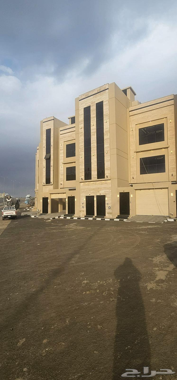 للبيع شقه 6 غرف مع سطح من 500 الف بالمحاله ابها64550410598146110