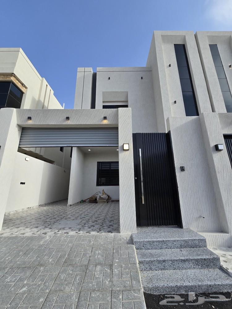 Apartment for sale, ground floor, 6 rooms, with courtyard and parking, priced at SAR 520,000, in Ahad Rafidah64550377341570112