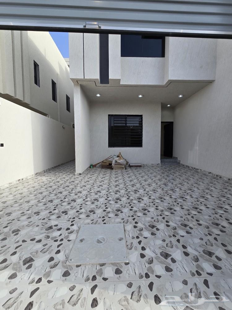 Apartment for sale, ground floor, 6 rooms, with courtyard and parking, priced at SAR 520,000, in Ahad Rafidah64550377341570113