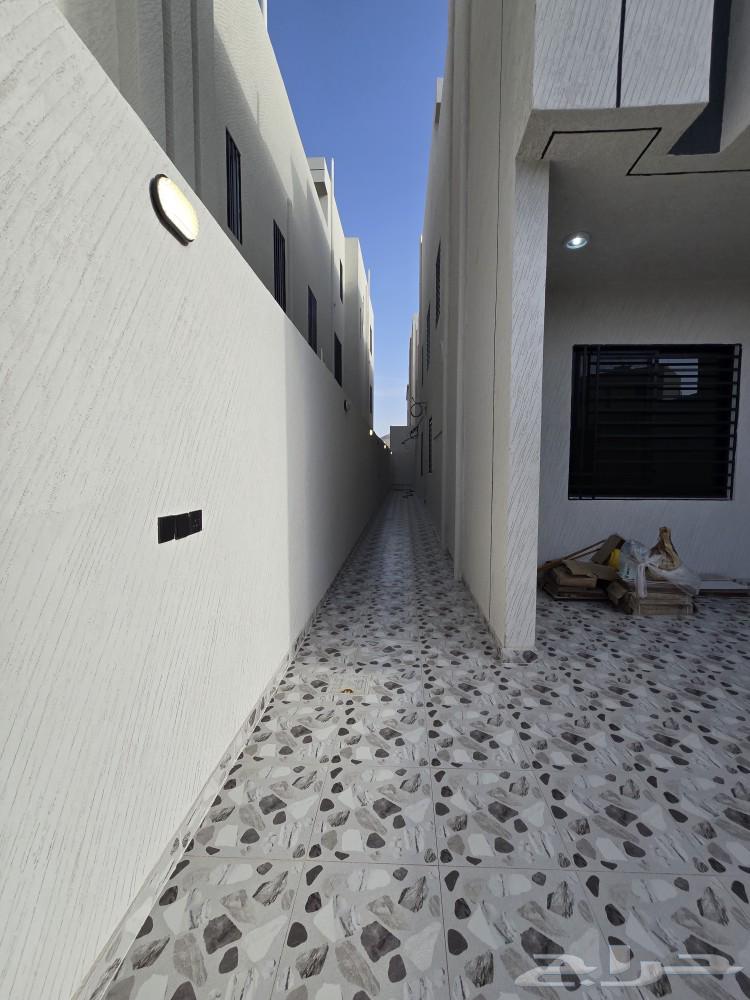 Apartment for sale, ground floor, 6 rooms, with courtyard and parking, priced at SAR 520,000, in Ahad Rafidah64550377341570114